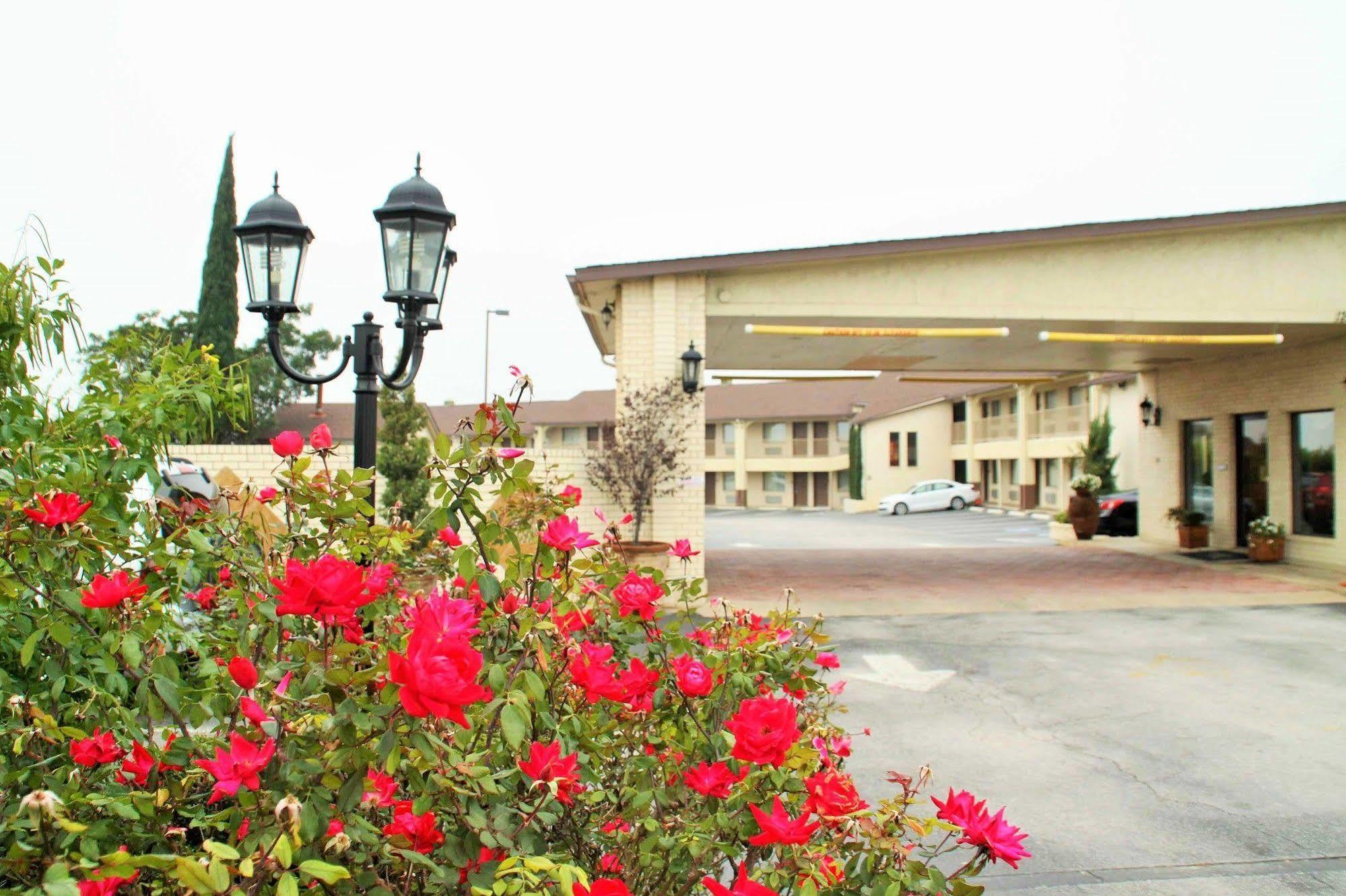 Quality Inn Near Lake Marble Falls Buitenkant foto